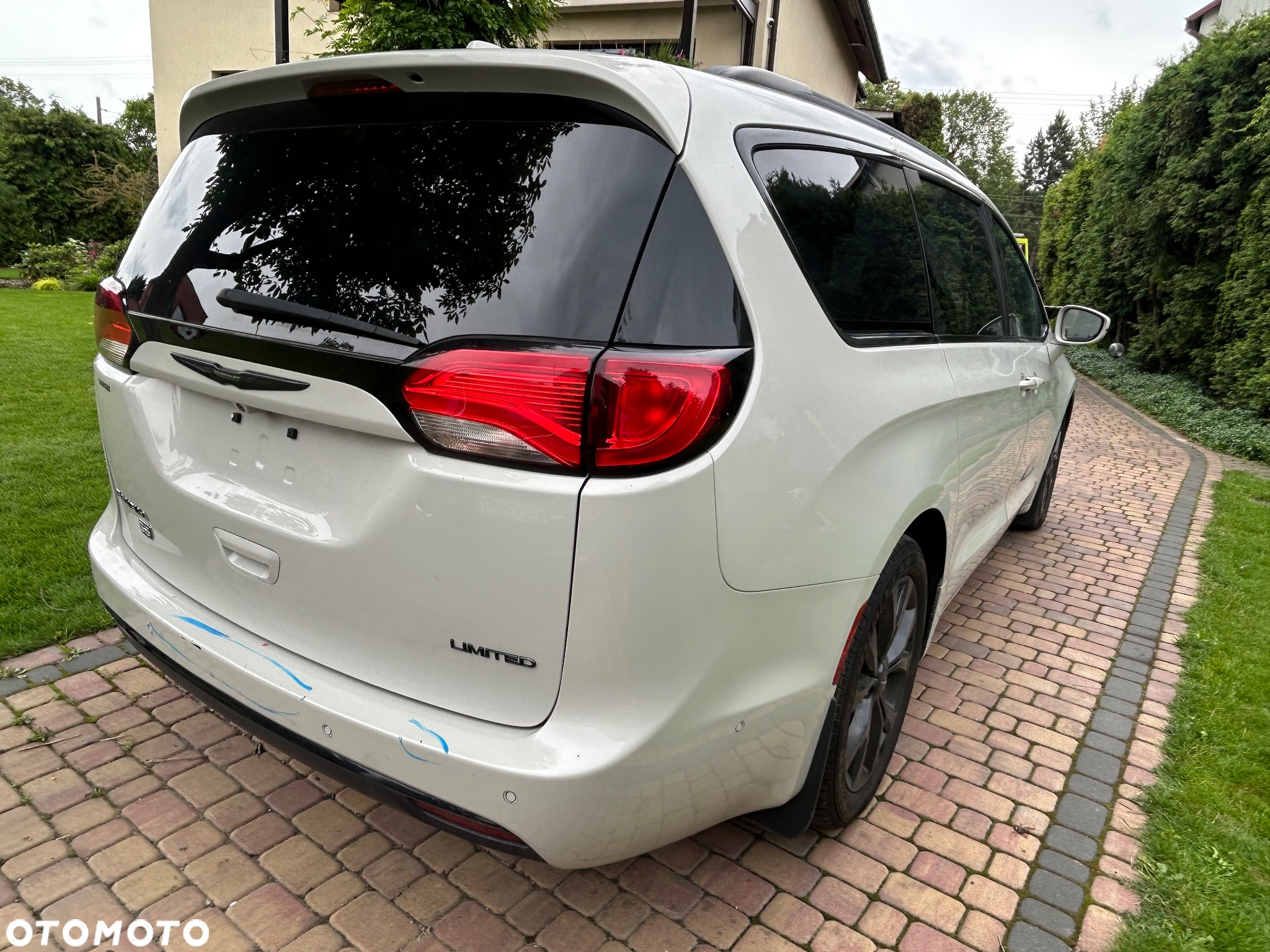 Chrysler Pacifica - 4