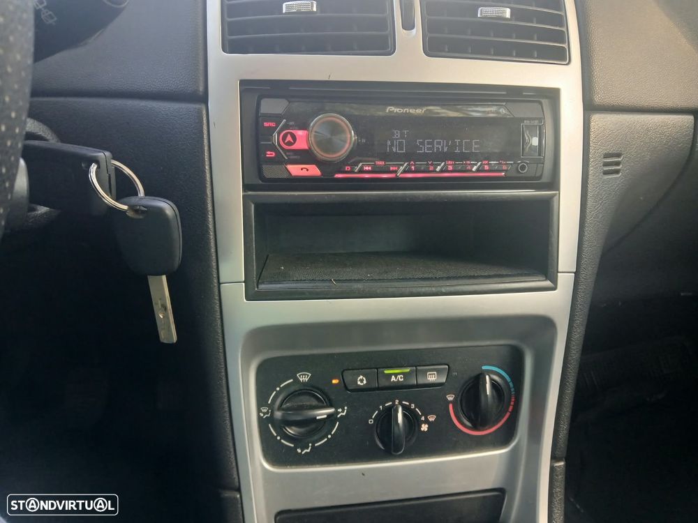 Peugeot 307 1.6 HDi Premium - 14