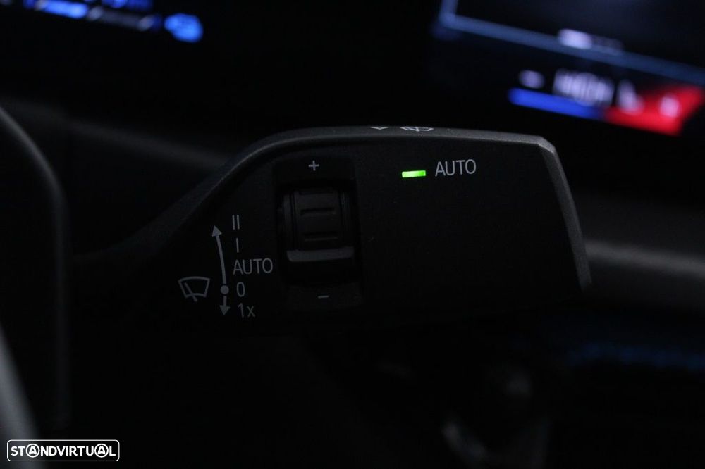 BMW 330 e Pack Desportivo M Auto - 26