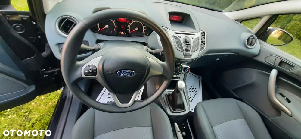 Ford Fiesta - 25
