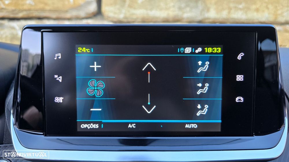 Peugeot e-208 Allure Pack - 38