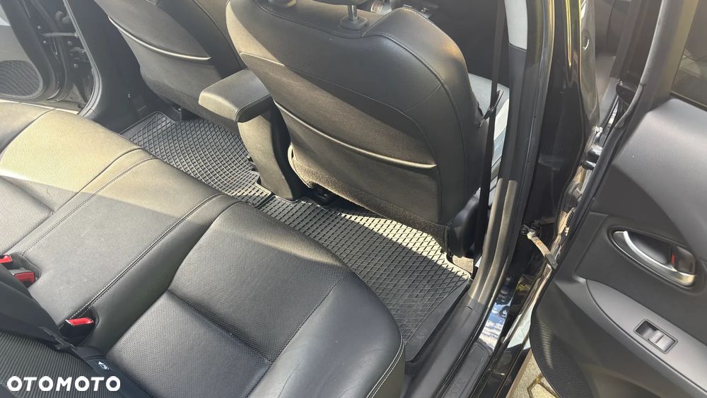 Toyota Avensis 1.8 Premium MS - 21