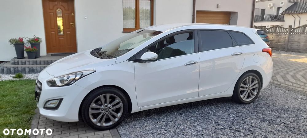 Hyundai i30 blue Kombi 1.6 GDi YES Gold - 17