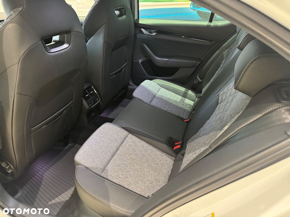 Skoda Octavia 1.5 TSI mHEV Sportline DSG - 7