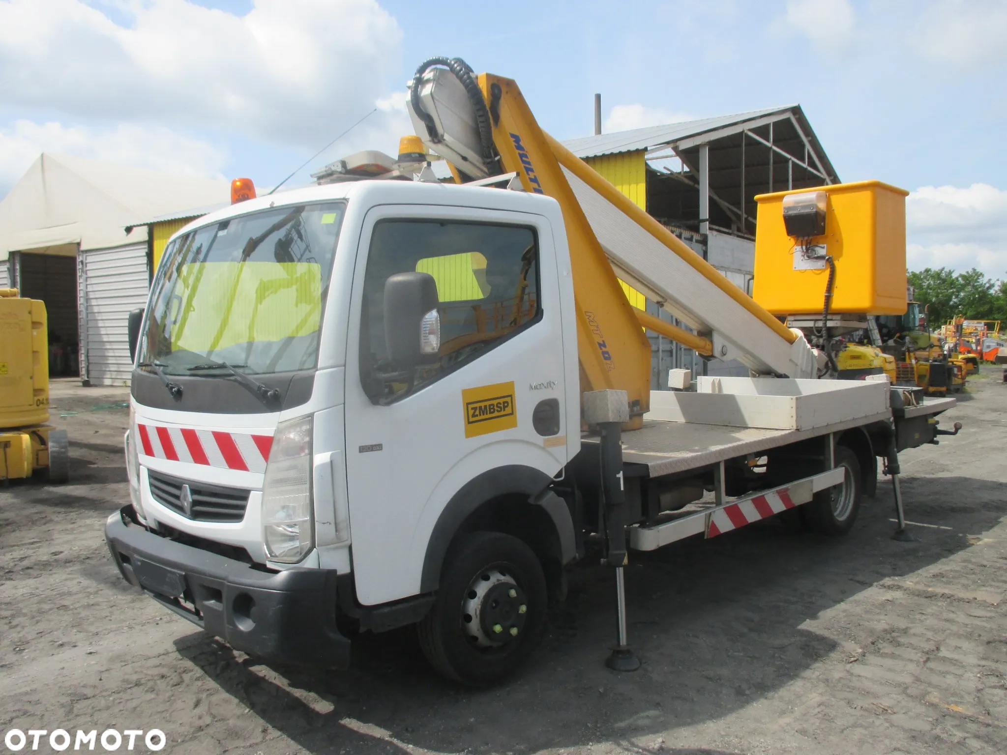 Renault Maxity - 8