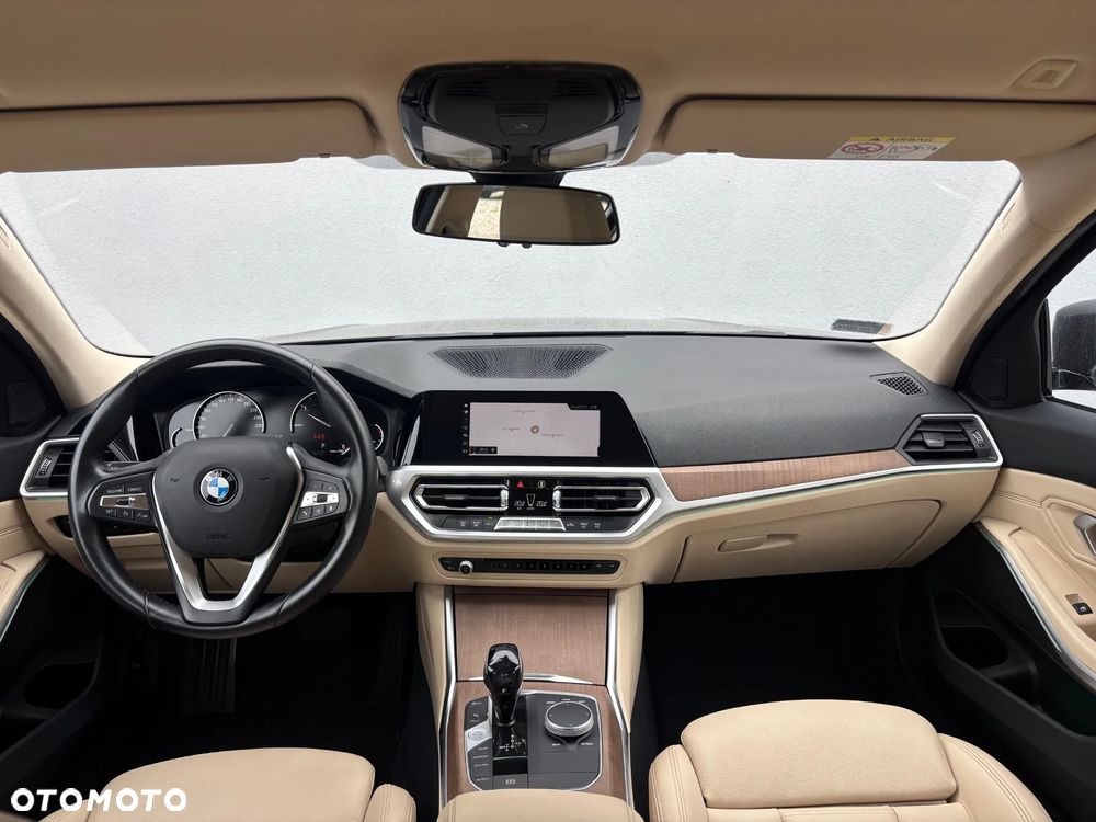 BMW Seria 3 318d Sport Line - 12