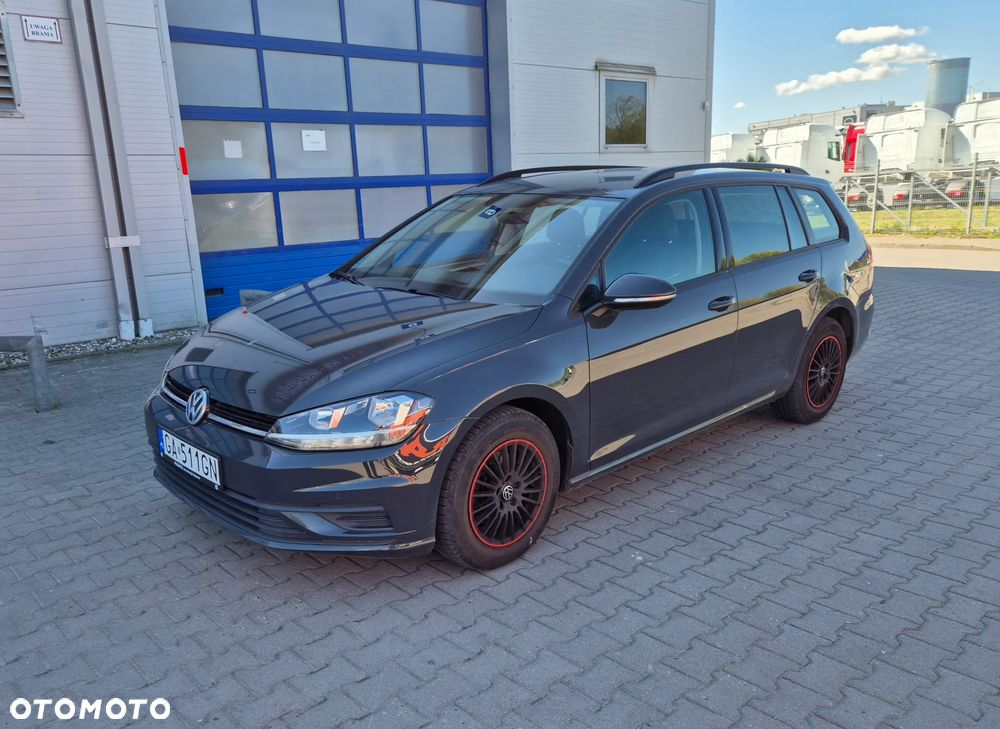 Volkswagen Golf - 1