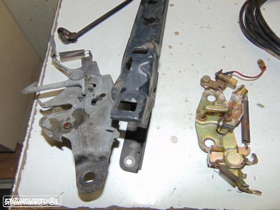 Toyota Corolla DX 3p 1985 fecho do capot - 3
