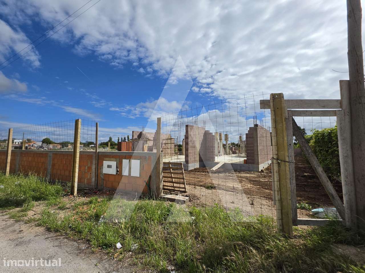Moradia T4 térrea e moderna localizada em Santa Joana - Grande imagem: 5/14