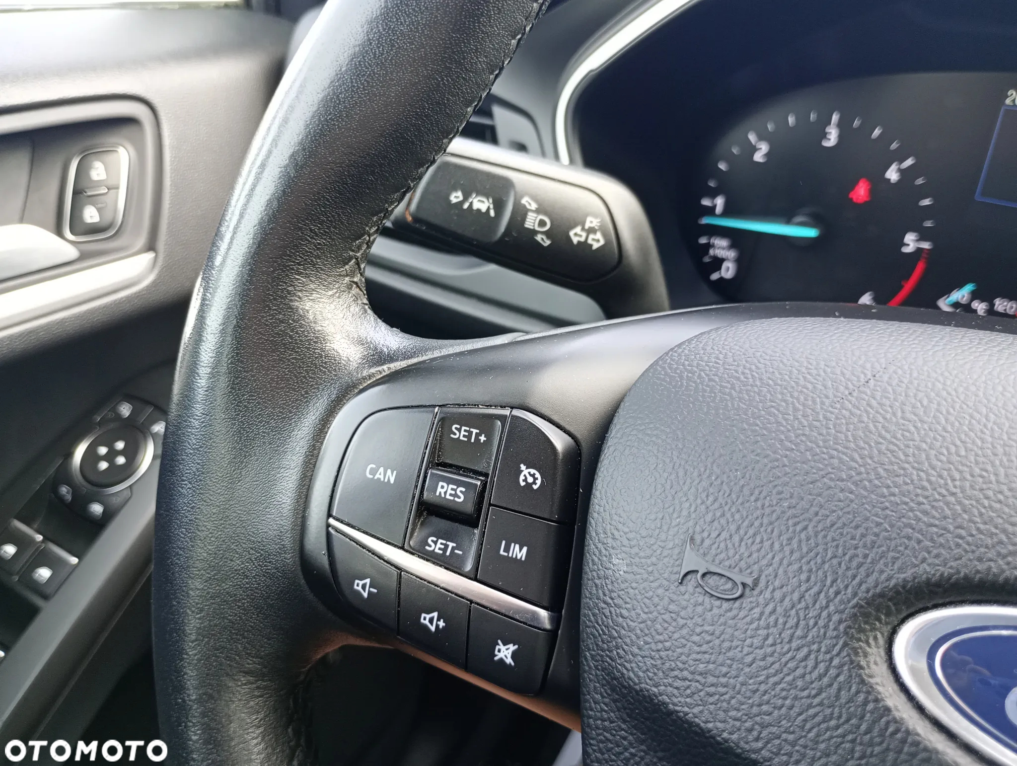 Ford Focus 1.5 EcoBlue Start-Stopp-System COOL&CONNECT DESIGN - 28