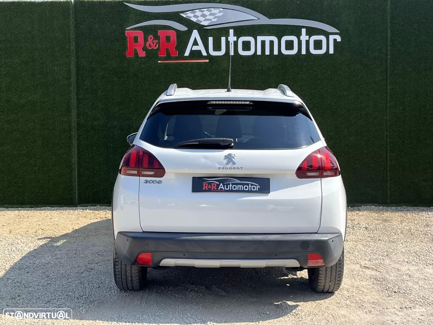 Peugeot 2008 1.2 PureTech Allure EAT6 - 8