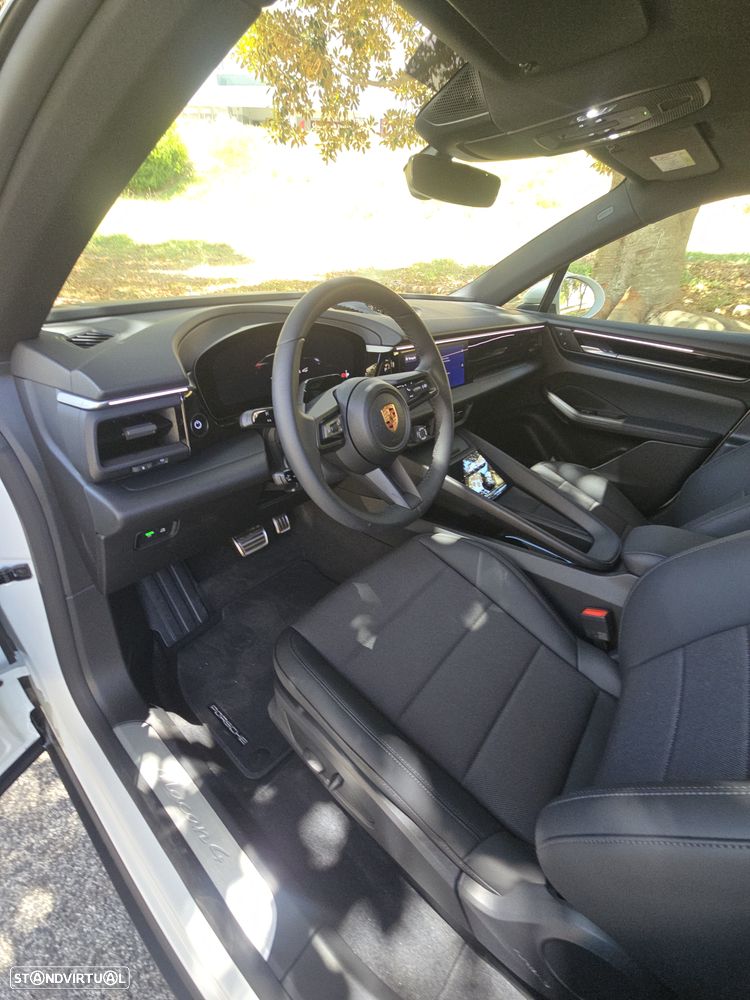 Porsche Macan Electric - 25