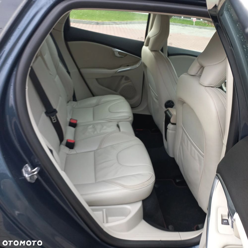 Volvo V40 Cross Country D4 Ocean Race - 16