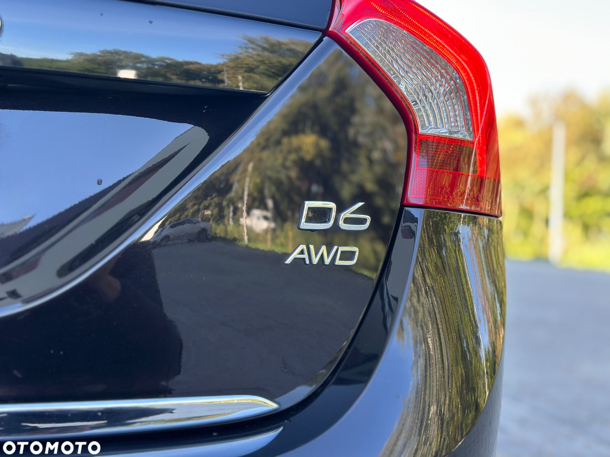 Volvo V60 D6 AWD Plug-in Hybrid Momentum - 9