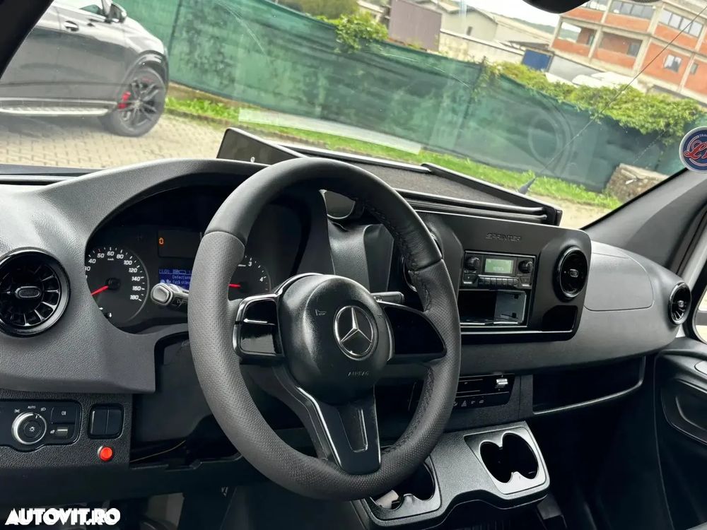 Mercedes-Benz Sprinter - 14