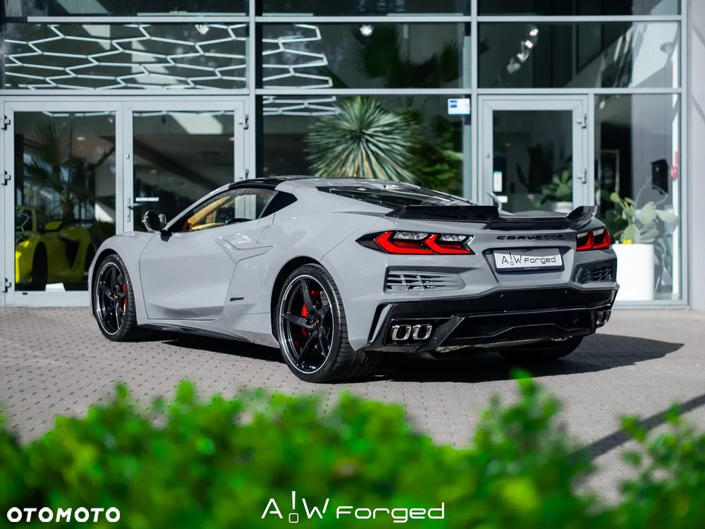Chevrolet Corvette - 11