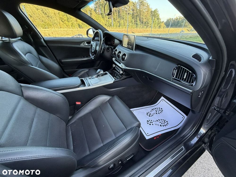 Kia Stinger - 10