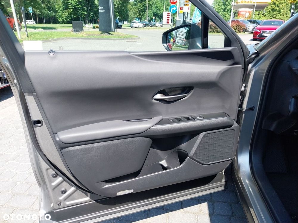 Lexus UX 300h Business - 15
