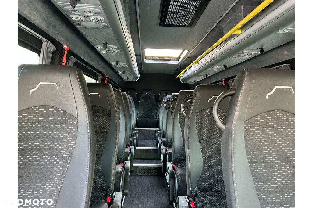 Mercedes-Benz Sprinter 517 - 18