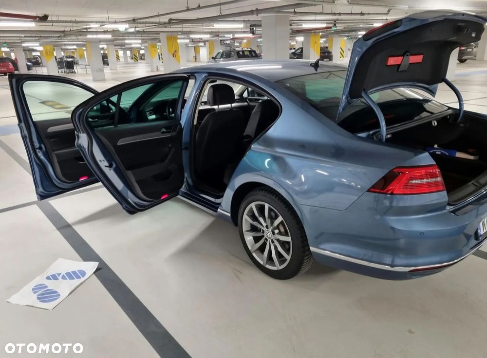 Volkswagen Passat - 11