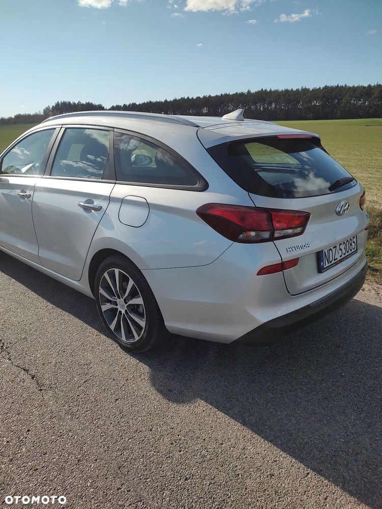 Hyundai i30 1.6 CRDi Premium DCT - 3