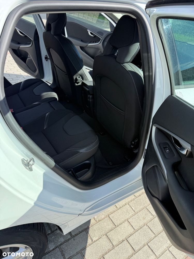Volvo V40 D2 Drive-E Momentum - 17