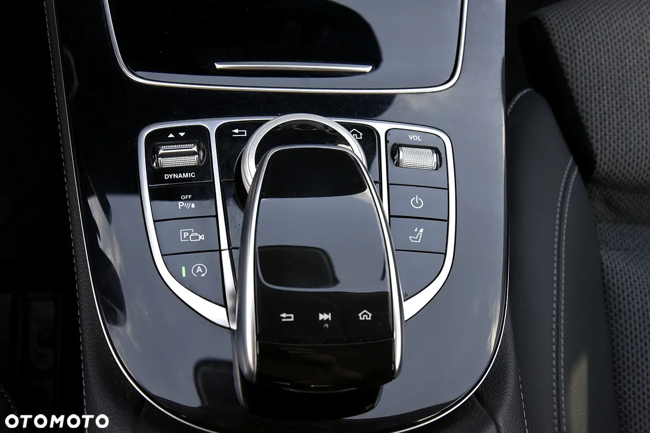 Mercedes-Benz Klasa E 220 d 4Matic T 9G-TRONIC Avantgarde - 19