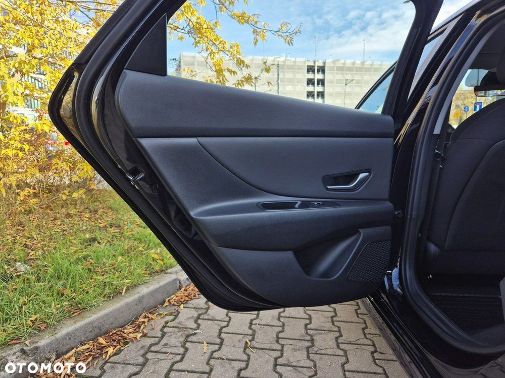 Hyundai Elantra - 25