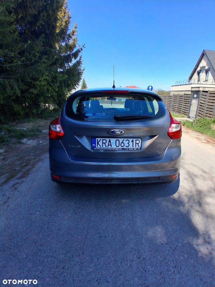 Ford Focus 1.6 Ambiente - 4