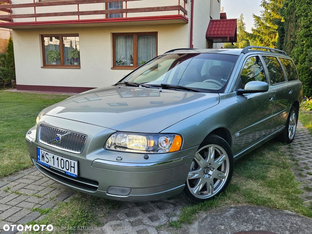 Volvo V70 2.5T AWD Summum - 2