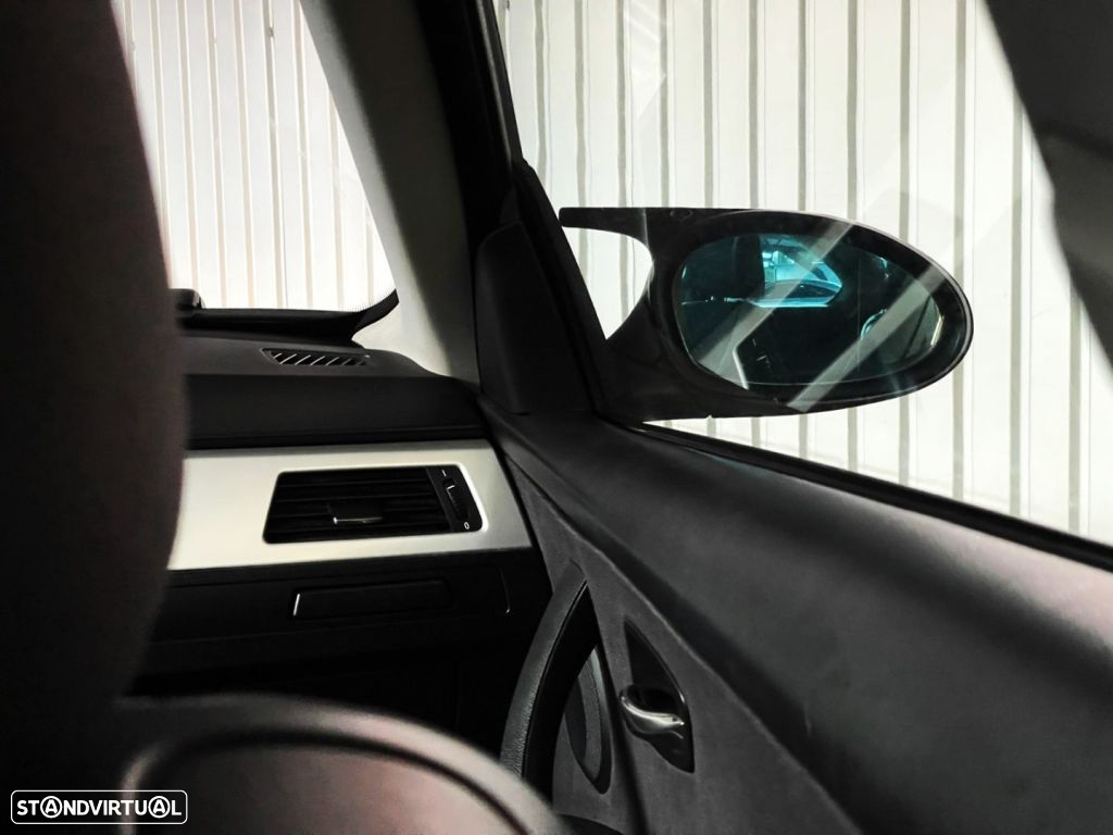 BMW 320 i Coupe - 32