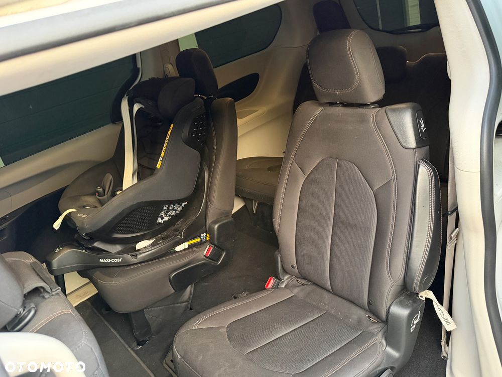 Chrysler Pacifica - 17