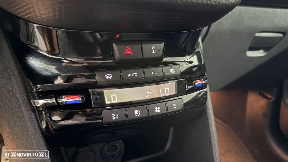 Peugeot 208 1.2 PureTech GT Line - 25