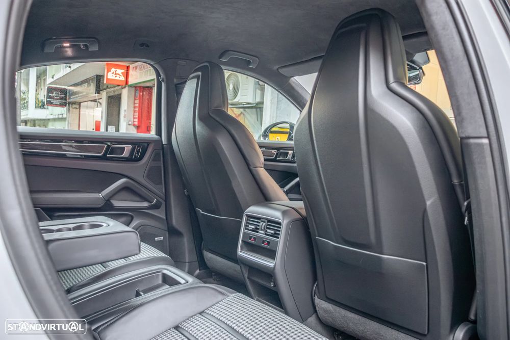 Porsche Cayenne Coupé E-Hybrid - 41