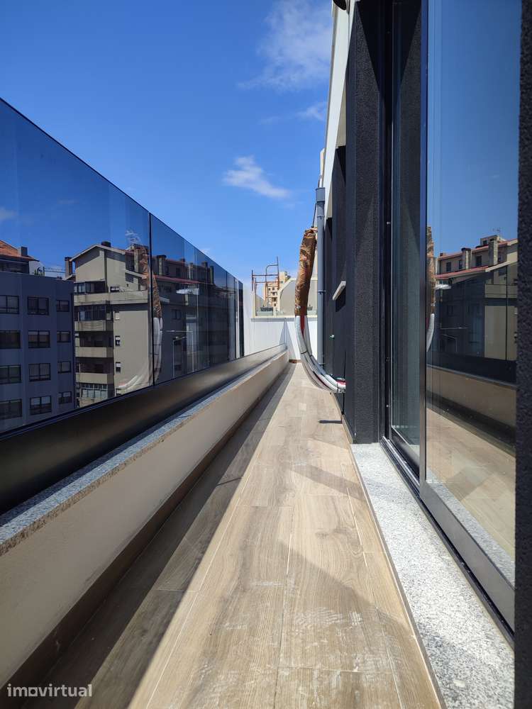 T2 com vistas de mar, junto à estação do metro Santo Ovídio -Gaia - Grande imagem: 4/20