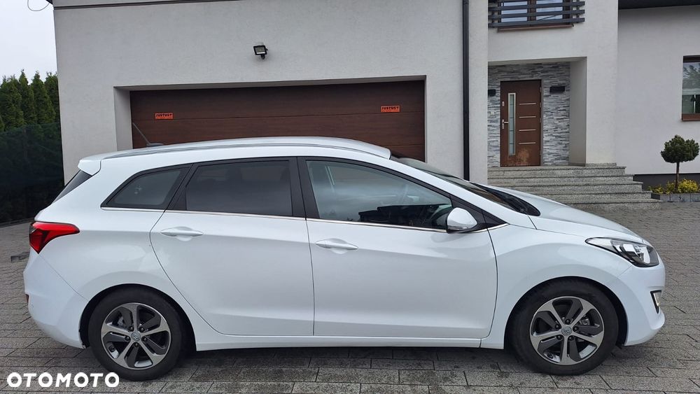 Hyundai i30 blue 1.6 CRDi Passion - 4