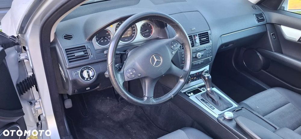 Mercedes-Benz Klasa C 200 T CDI DPF Automatik Avantgarde - 24