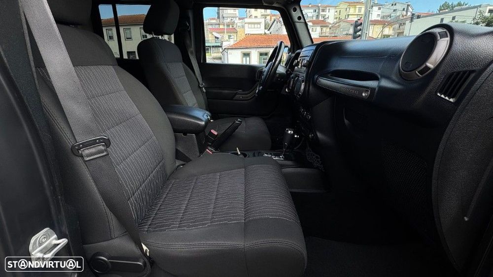 Jeep Wrangler Unlimited 2.8 CRD Auto Sport - 15