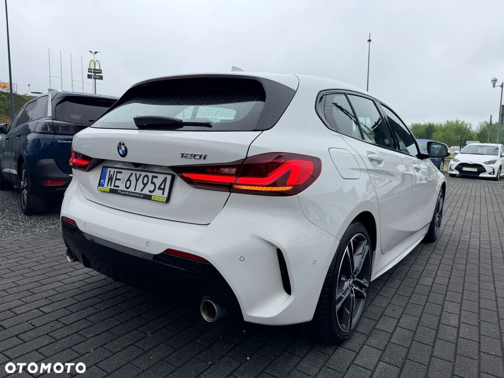 BMW Seria 1 120i M Sport - 10