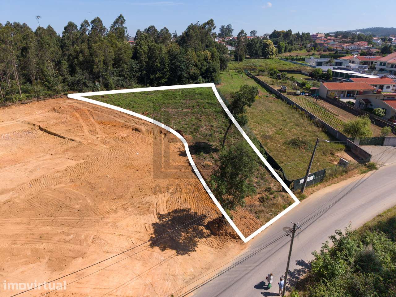Terreno urbano perto do Lusopark, em Rio Meão, S. M. Feira - Grande imagem: 2/20