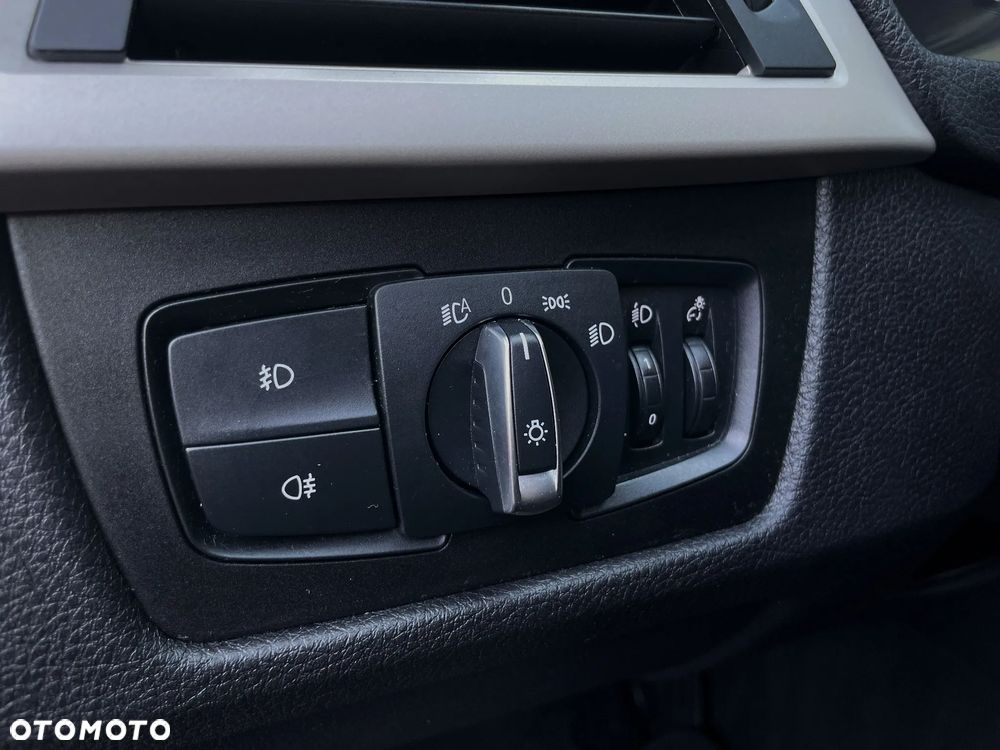 BMW Seria 3 320d Touring Advantage - 32