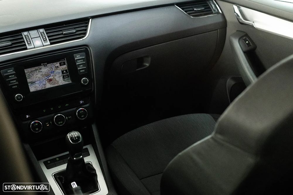 Skoda Octavia Break 1.6 TDi Sportline - 19