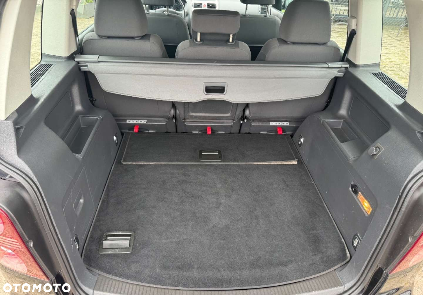 Volkswagen Touran - 27