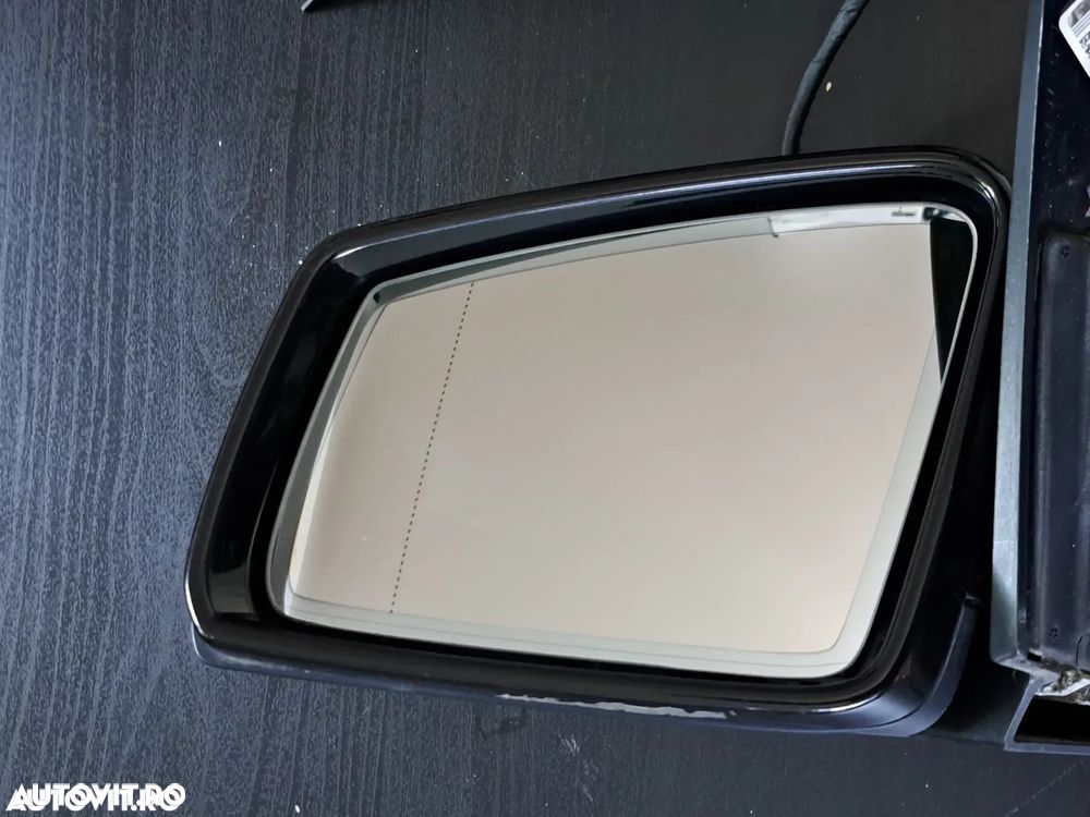 Oglinda exterioara retrovizoare stanga cu lumina ambientala si sticla electrocrom, dreapta electrica ( putin zgariata ) Originale Mercedes W204 facelift si W204 culoarea negru - 4