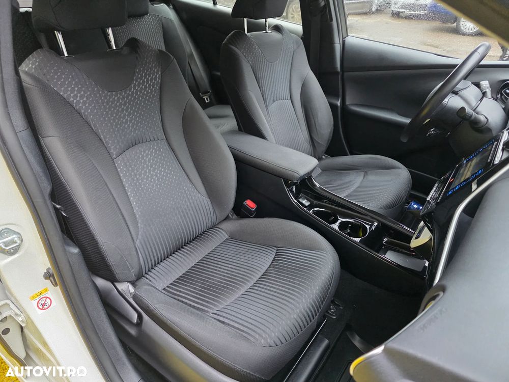 Toyota Prius (Hybrid) Luna - 12