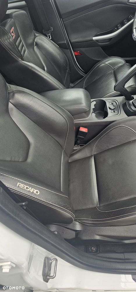 Ford Focus ST - 13