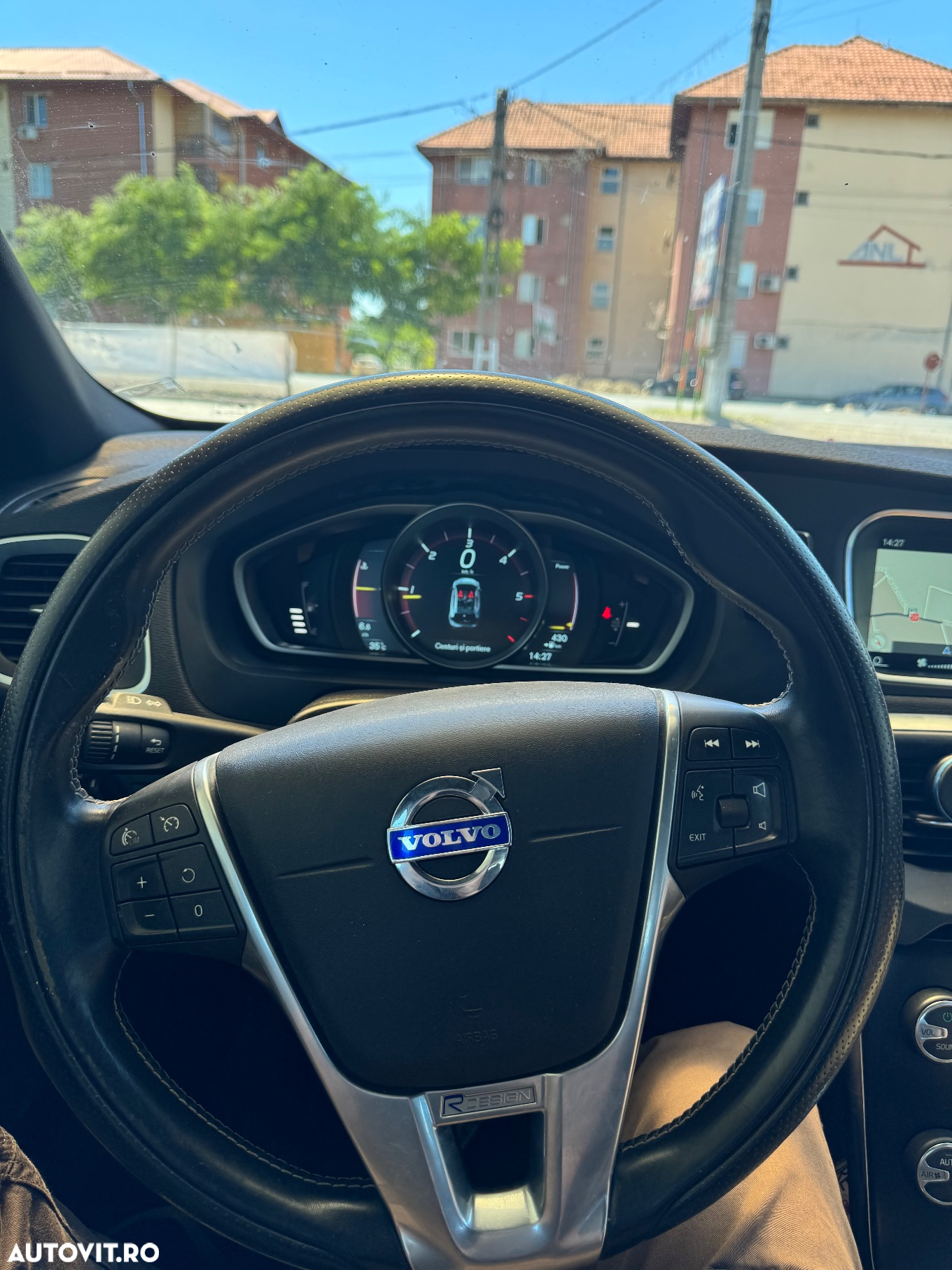 Volvo V40 D4 VEA R-Design - 20