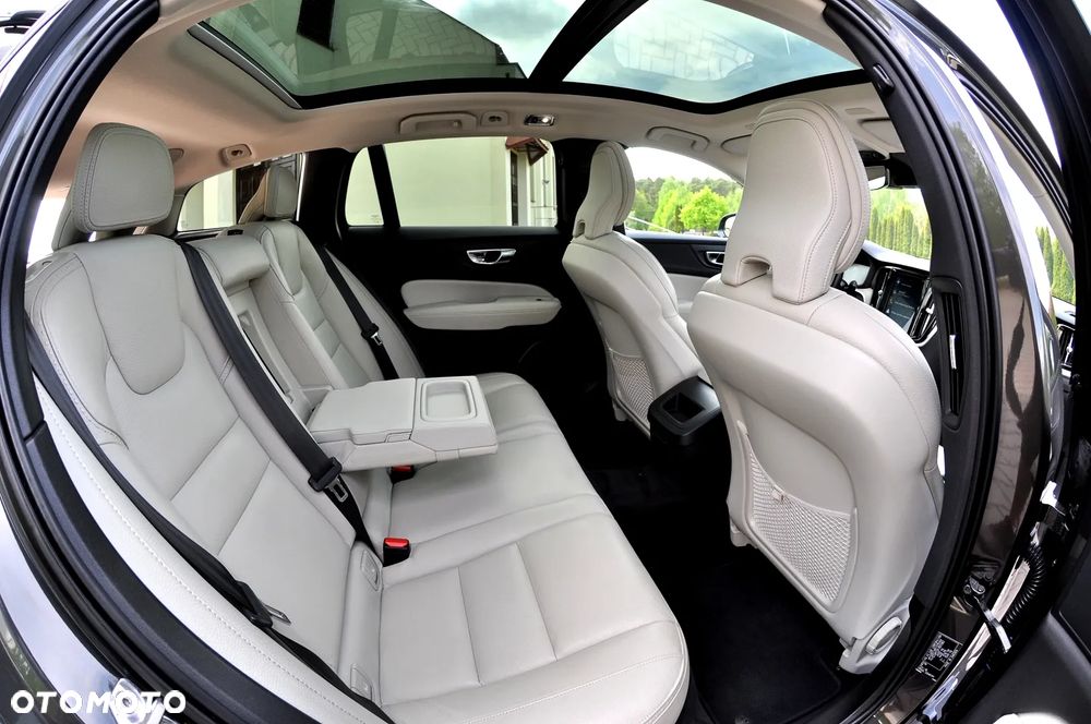 Volvo V60 Cross Country D4 Geartronic Pro - 24