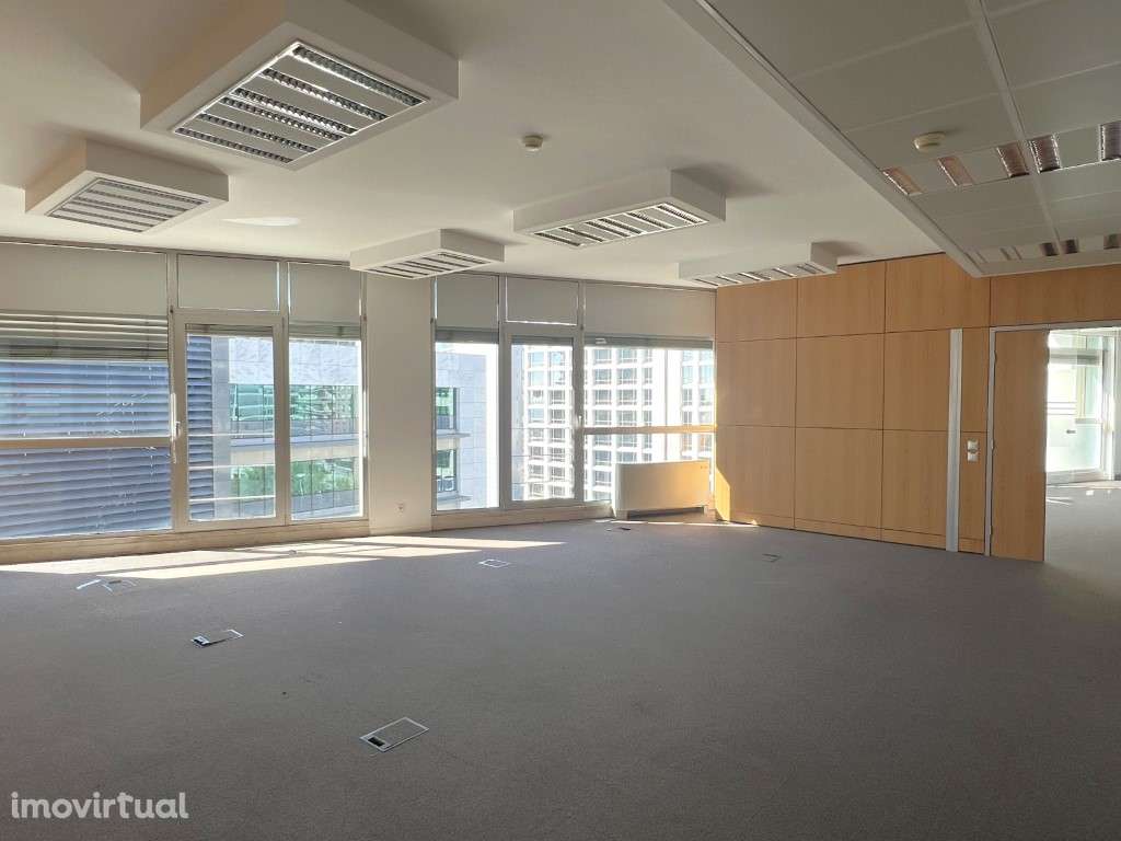 Escritório no Parque das Nações com 216 m2 - Grande imagem: 2/18