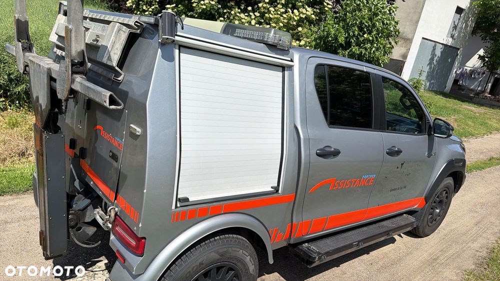 Toyota Hilux - 32